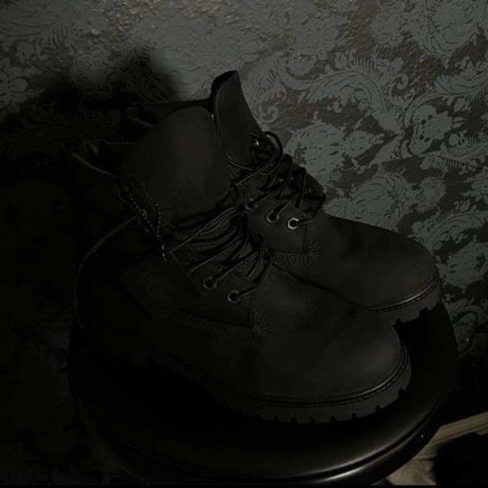 Black Timberland Boots (Size 8) - Picture 2 of 4